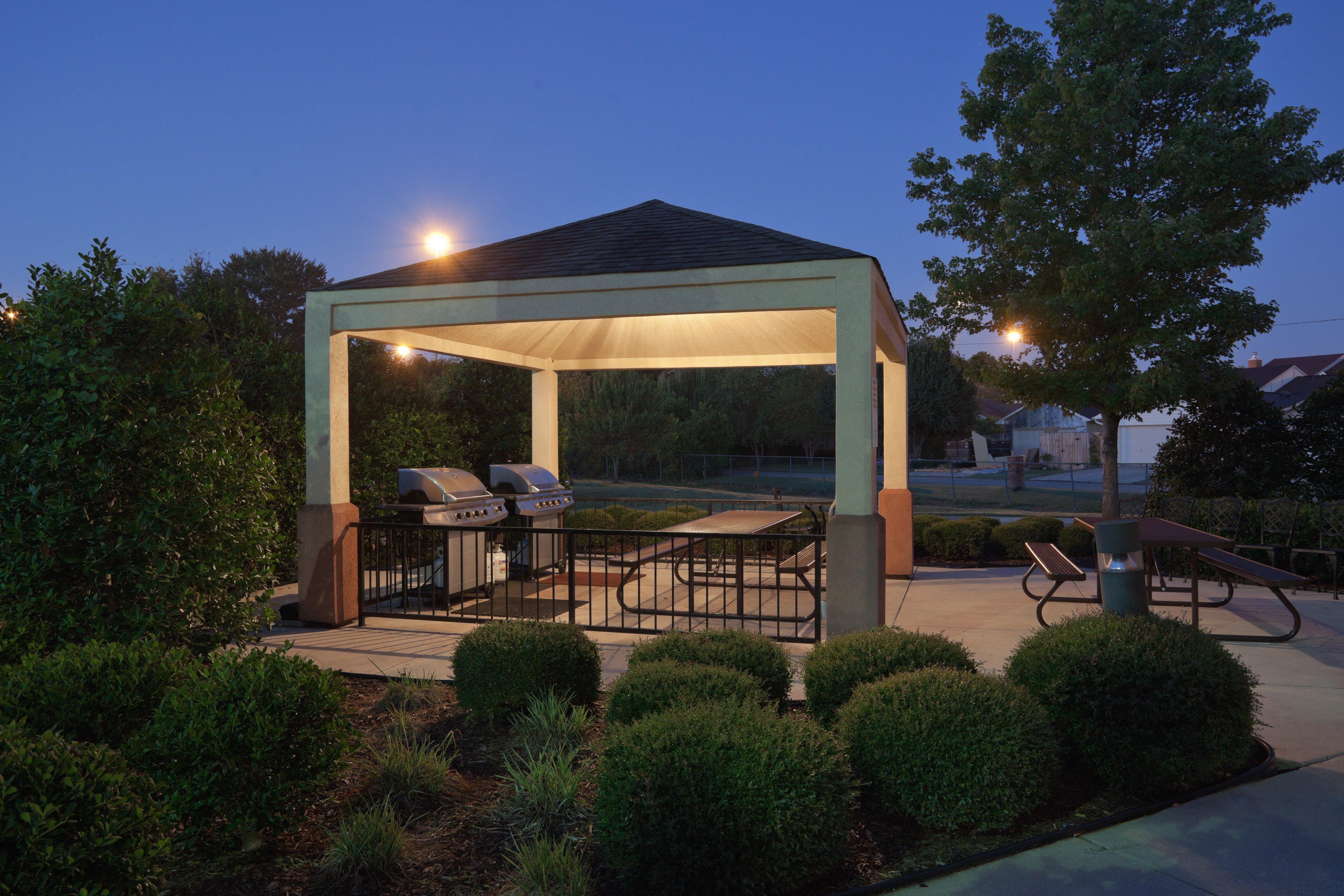 Sonesta Simply Suites Huntsville Research Park Exterior photo
