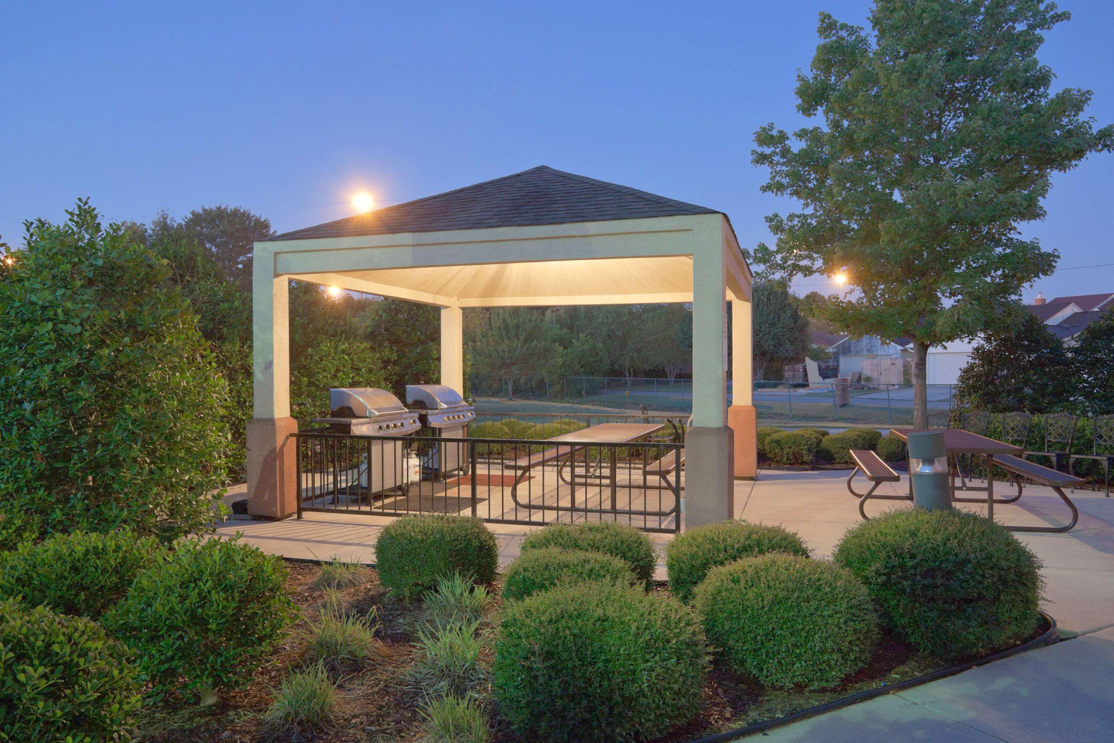 Sonesta Simply Suites Huntsville Research Park Exterior photo