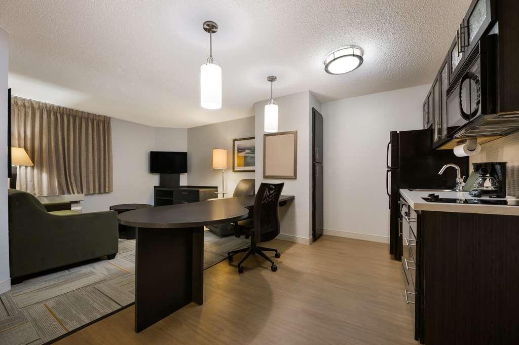 Sonesta Simply Suites Huntsville Research Park Room photo