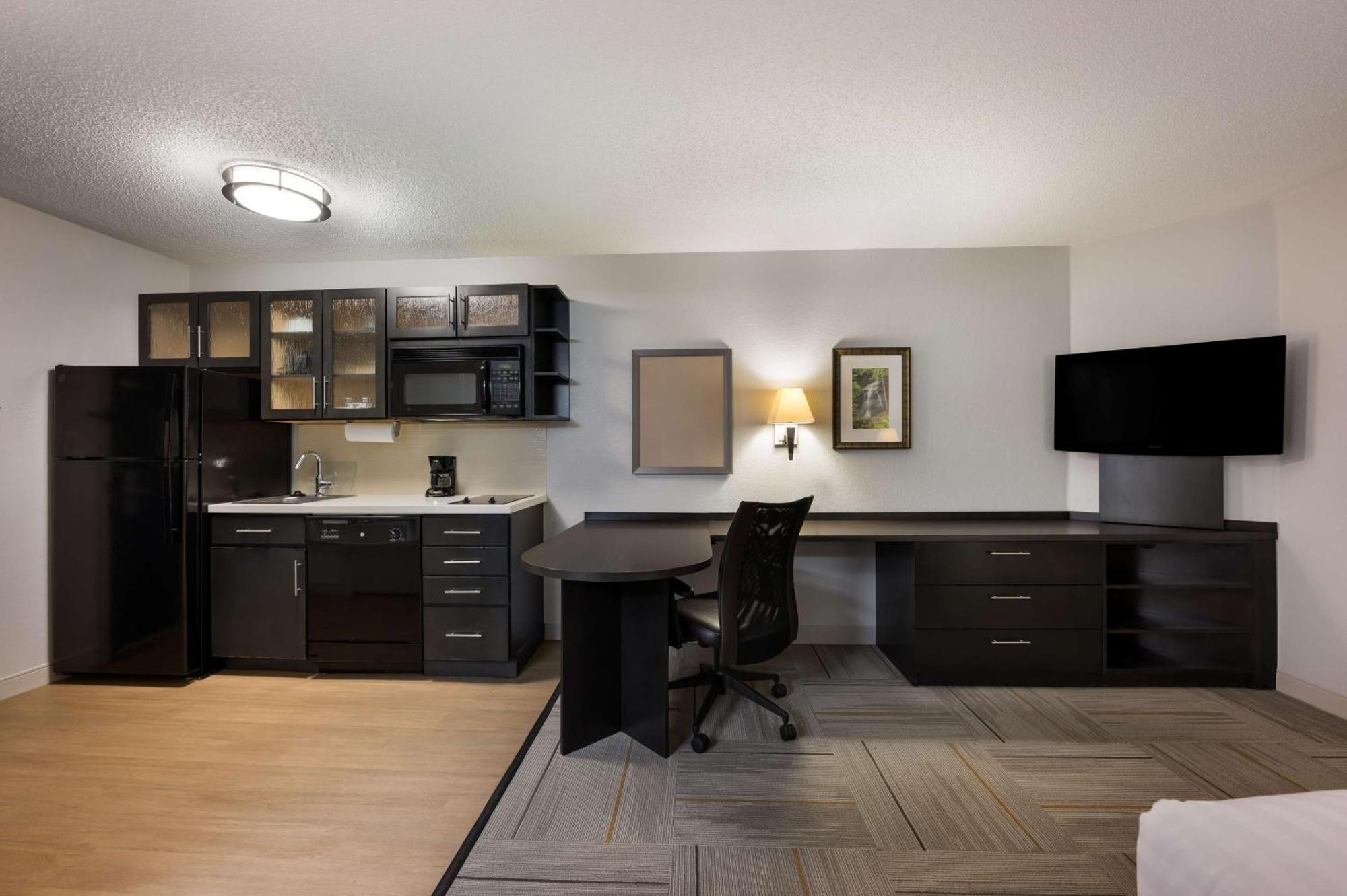 Sonesta Simply Suites Huntsville Research Park Exterior photo