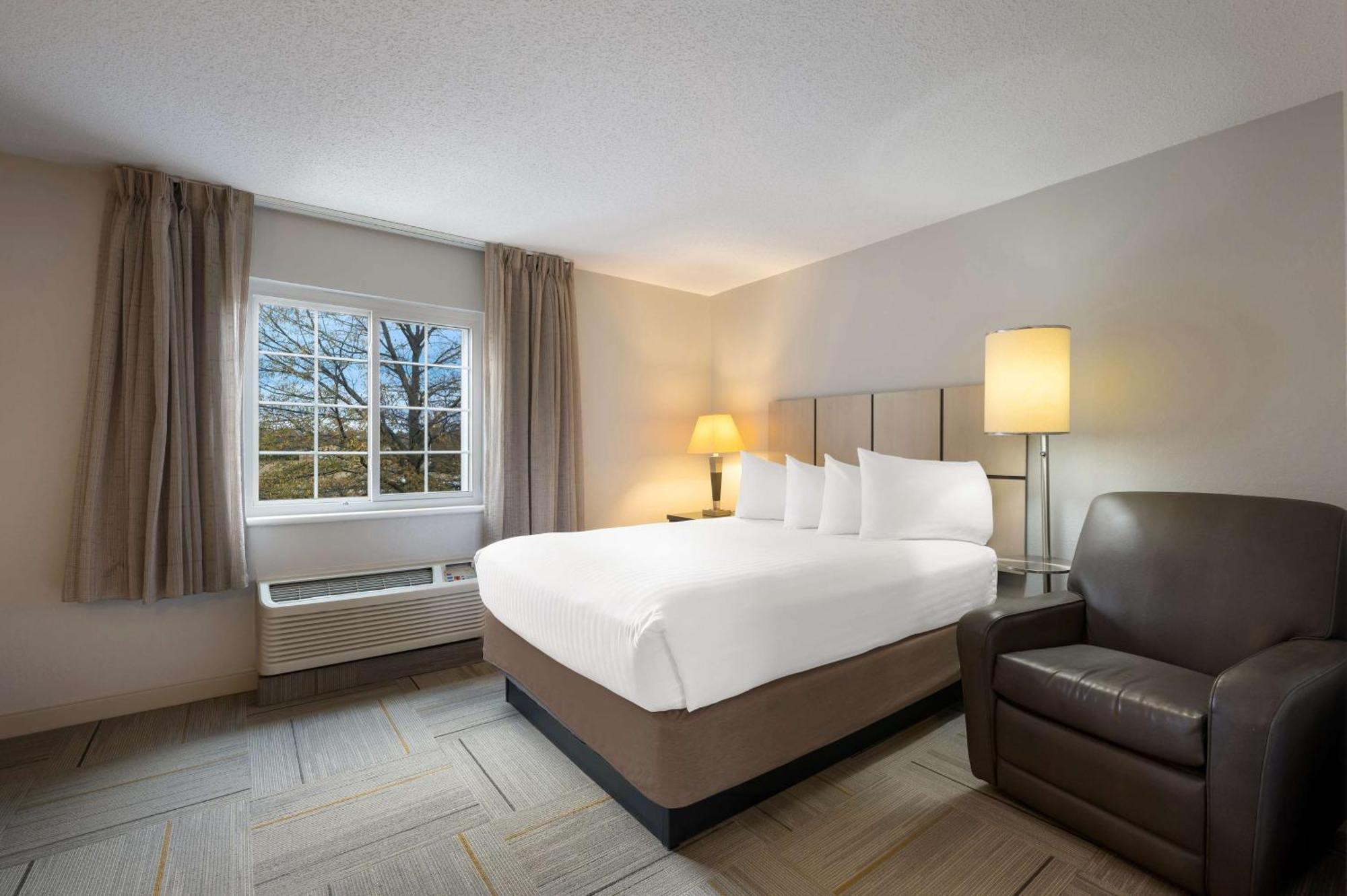 Sonesta Simply Suites Huntsville Research Park Exterior photo