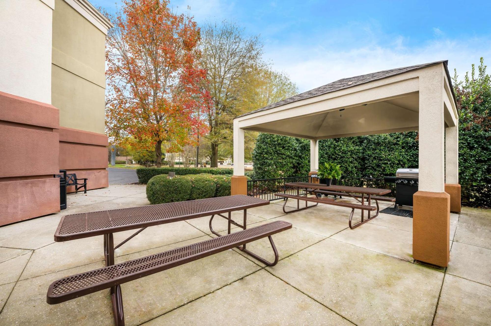 Sonesta Simply Suites Huntsville Research Park Exterior photo