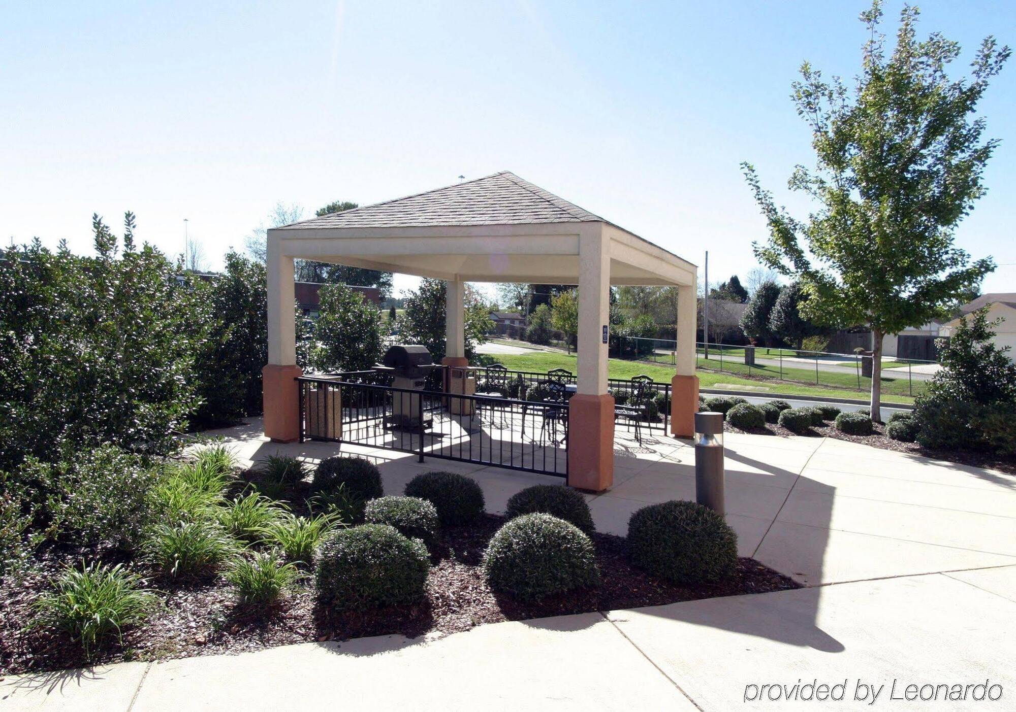 Sonesta Simply Suites Huntsville Research Park Exterior photo